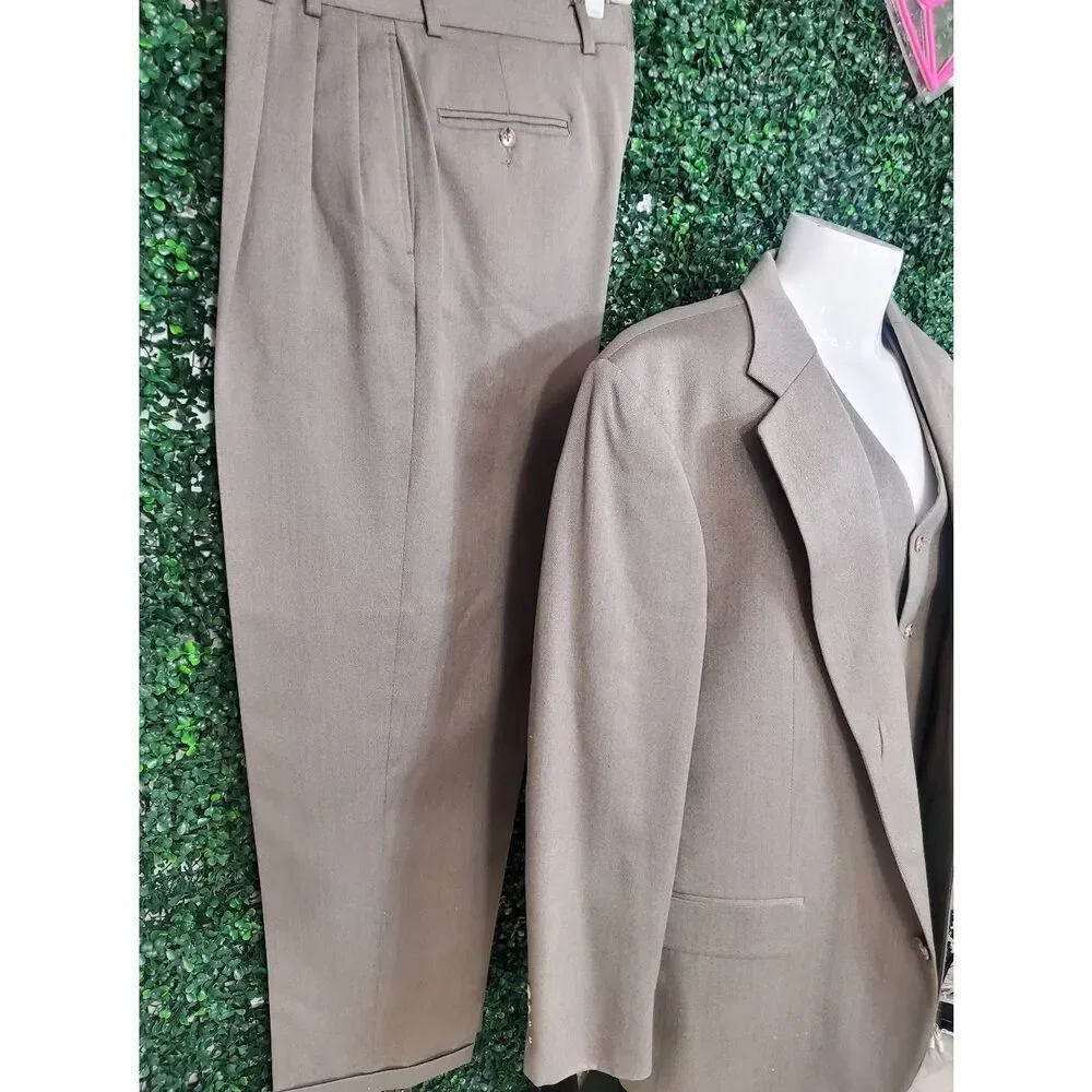 Oscar De La Renta 3 piece suit